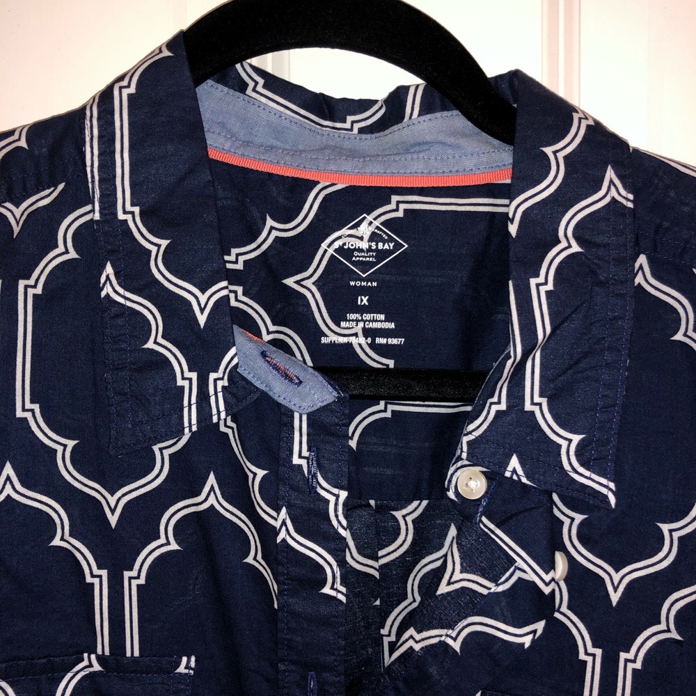 Button down Shirt - Picture 2 of 6